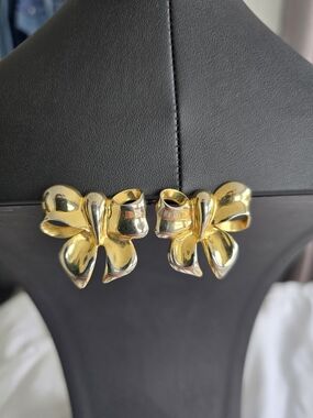 Gold Tone Bow Earrings Vintage